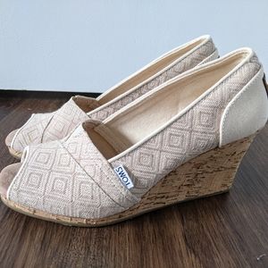 Size 9 Toms wedge